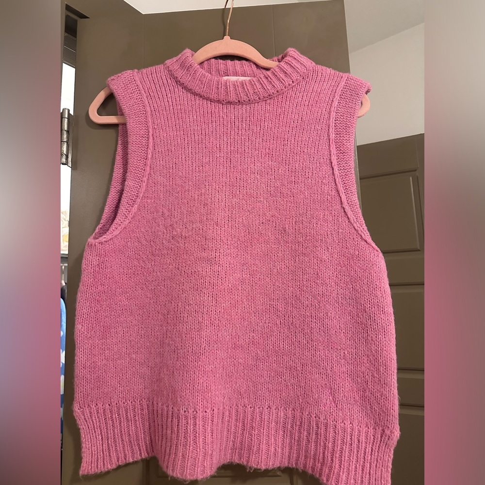 Pink sweater vest - Picture 1 of 2